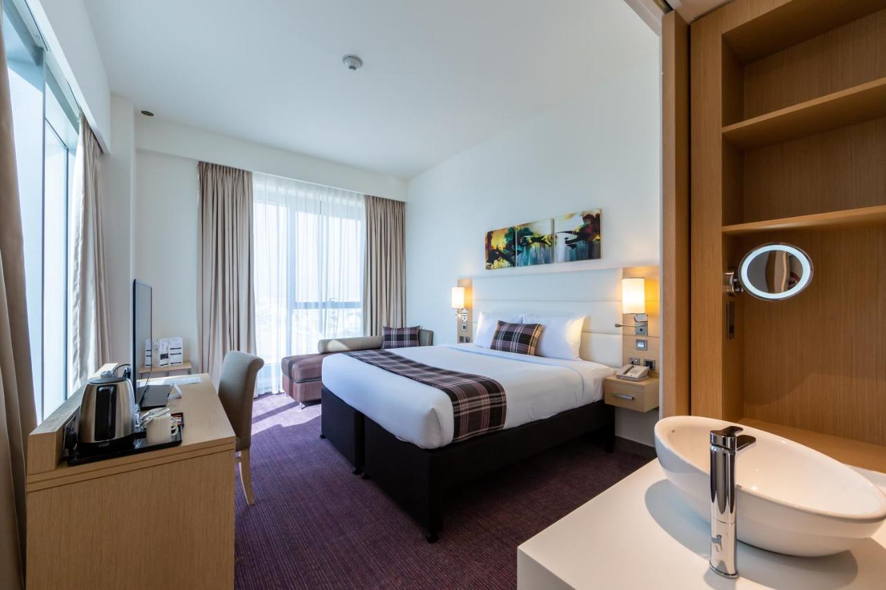 Premier Inn Dubai Dragon Mart Экстерьер фото