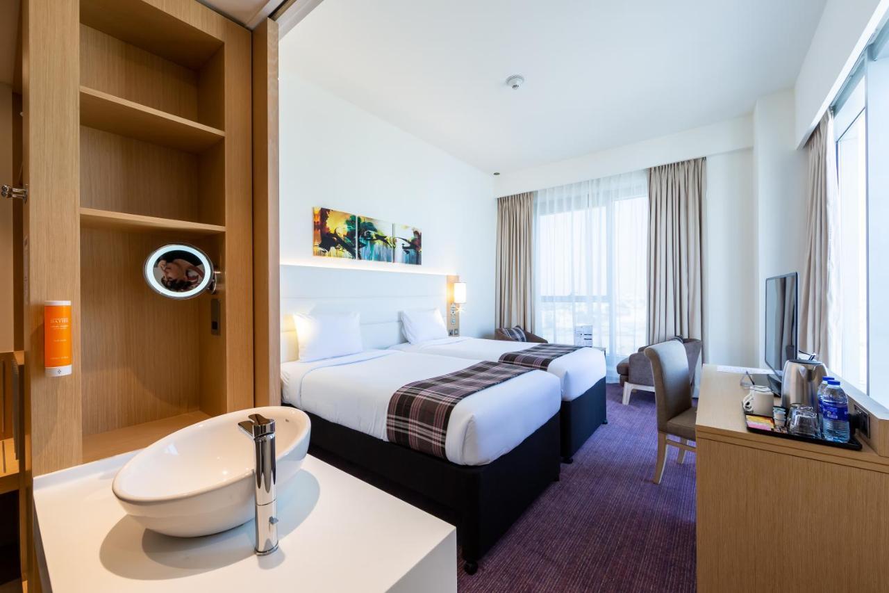 Premier Inn Dubai Dragon Mart Экстерьер фото