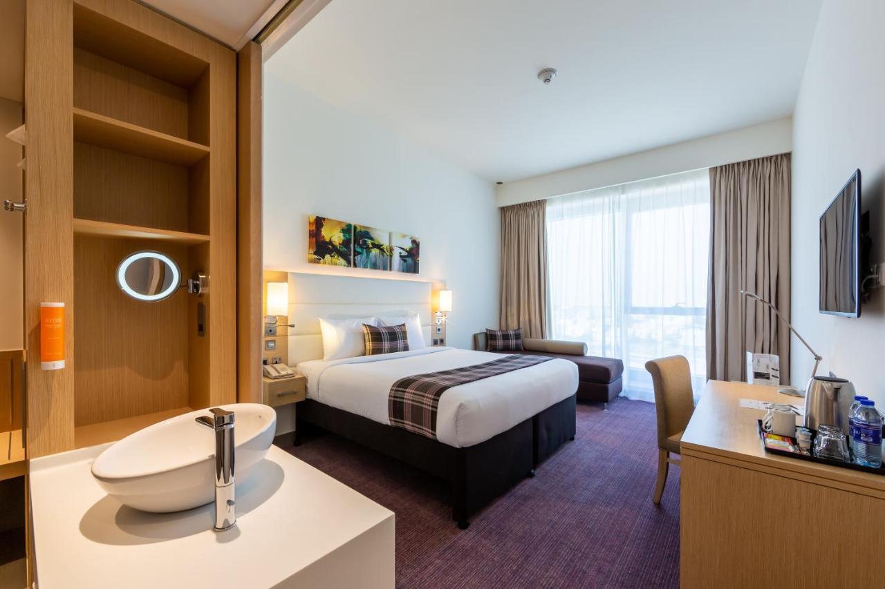 Premier Inn Dubai Dragon Mart Экстерьер фото